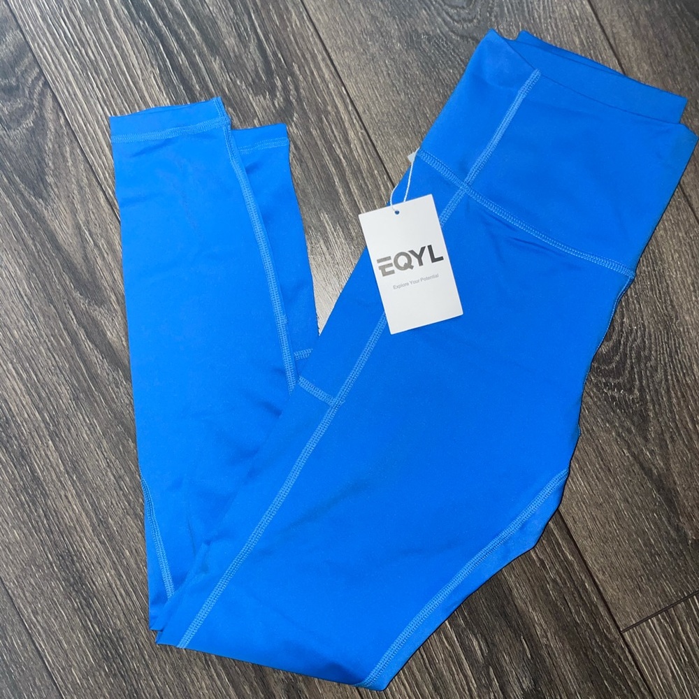 EQYL LEGGINGS & SPORTS BRA